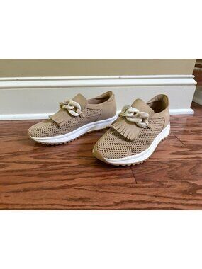 Yellow Box Women’s Tan Loafers 7.5